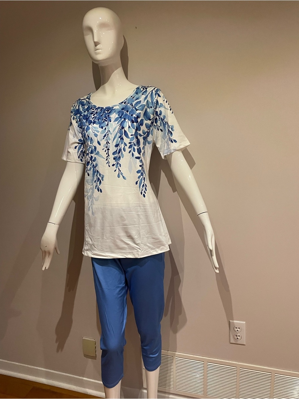 Blue Floral Cascade Short-Sleeve Top - White & Blue